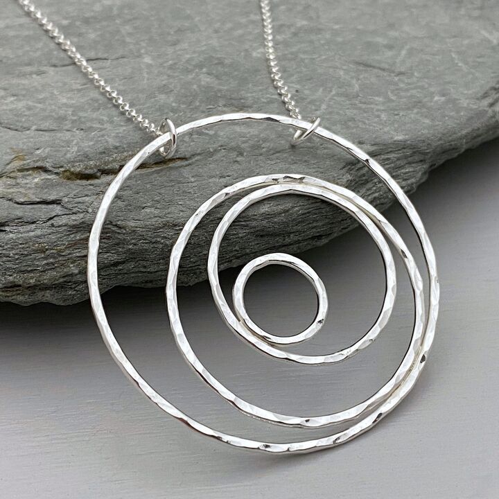 Hammered silver circles necklace 3