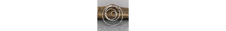 Hammered silver circles necklace