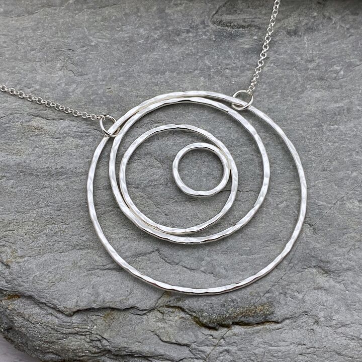 Hammered silver circles necklace 4