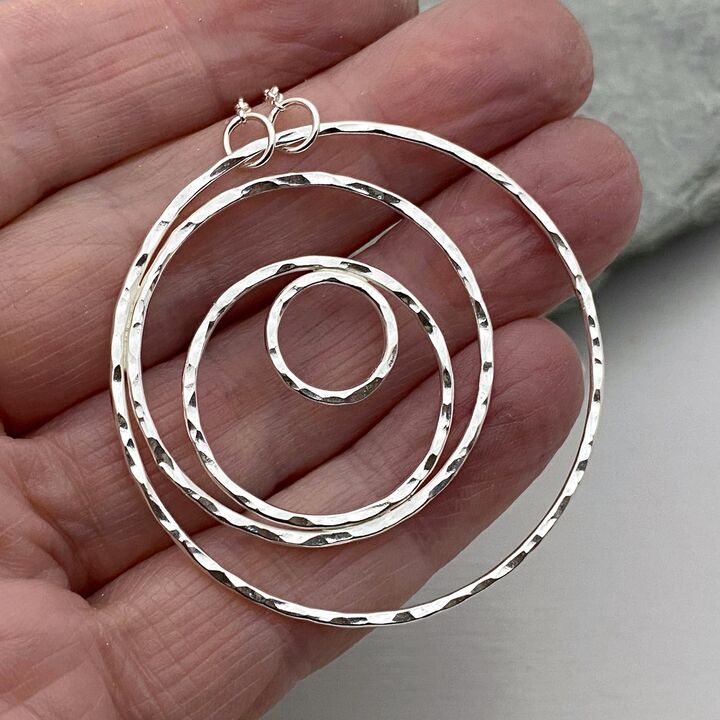 Hammered silver circles necklace 2