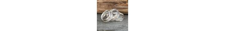 Silver spinner ring with bubbles pattern