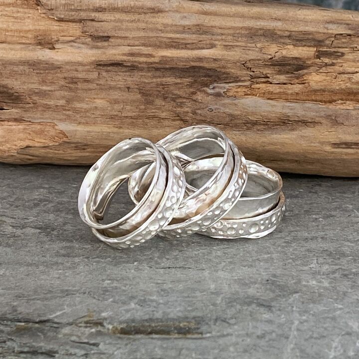 Silver spinner ring with bubbles pattern 2