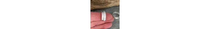 Silver spinner ring with bubbles pattern 4