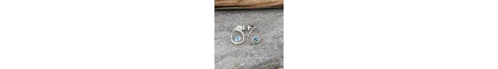 Tiny raindrop stud earrings 2