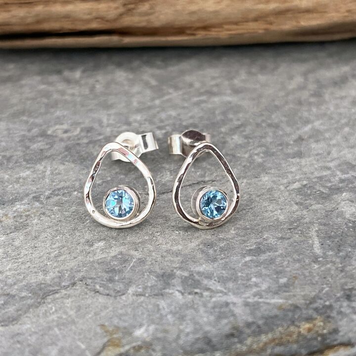 Tiny raindrop stud earrings 2