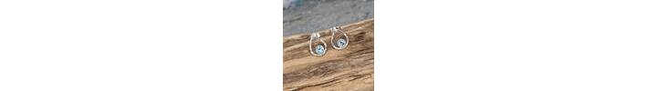 Tiny raindrop stud earrings 3