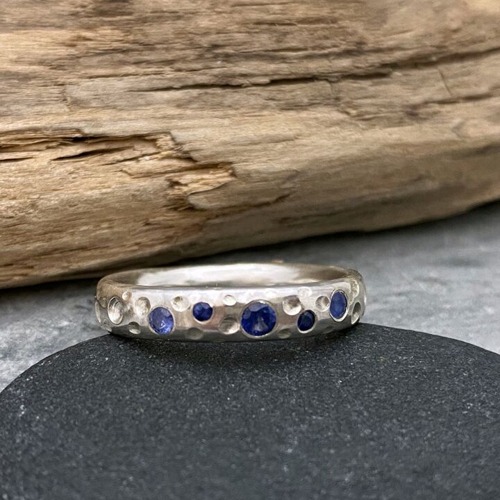 Blue sapphire ring