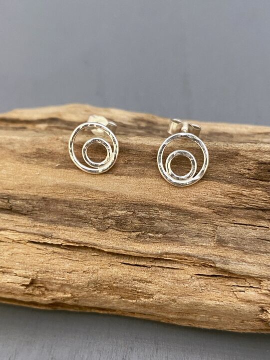 Tiny circle stud earrings 3