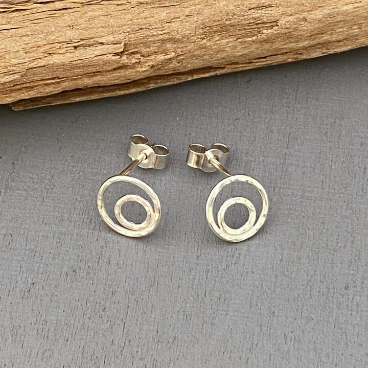 Tiny circle stud earrings 4